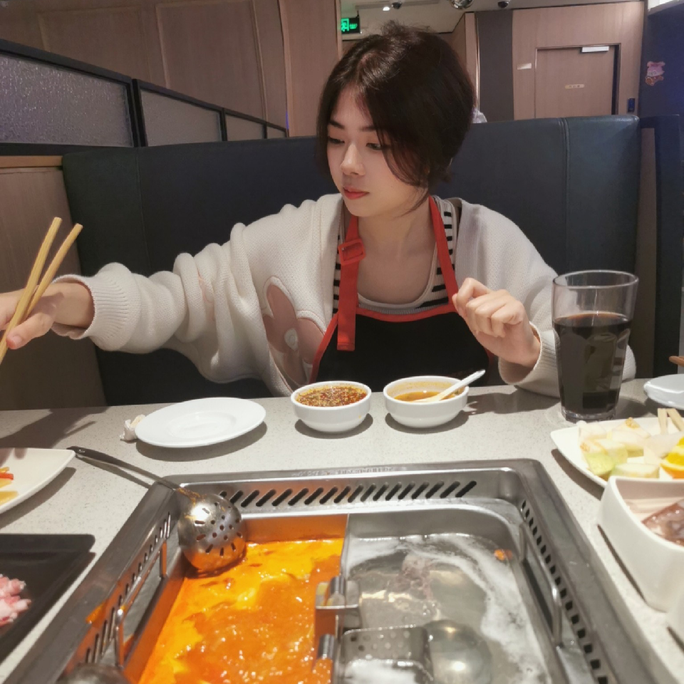 菜的★不敢吭声海报