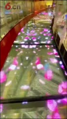 LED玻璃屏LED透明屏打造网红玻璃桥