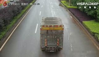 即使在雨天，黑烟车也抓拍系统仍在一线工作
